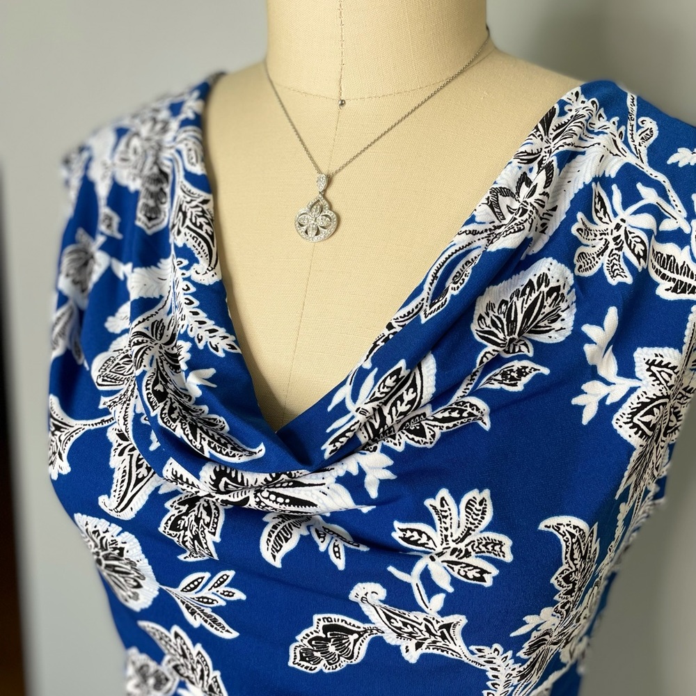 Vince Camuto Side Drawstring Floral Top - Picture 3 of 11
